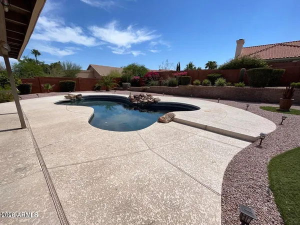 $2,200 | 15821 North 9th Place, Phoenix, AZ 85022