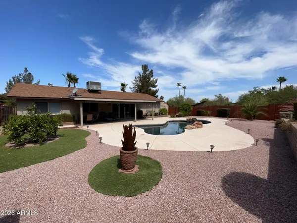 $2,200 | 15821 North 9th Place, Phoenix, AZ 85022