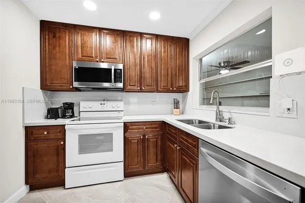 $2,800 | 2528 Southwest Natura Boulevard, Deerfield Beach, FL 33441