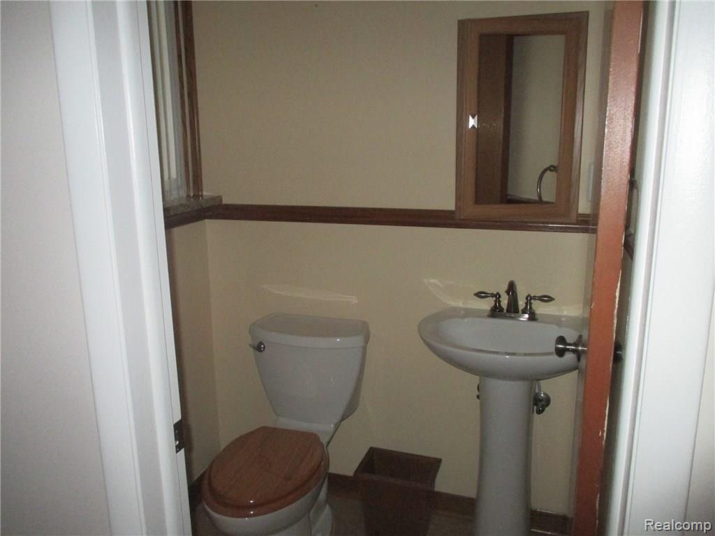 23134 Tuck Road Farmington, MI 48336 - Photo 10 of 15 Half Bath