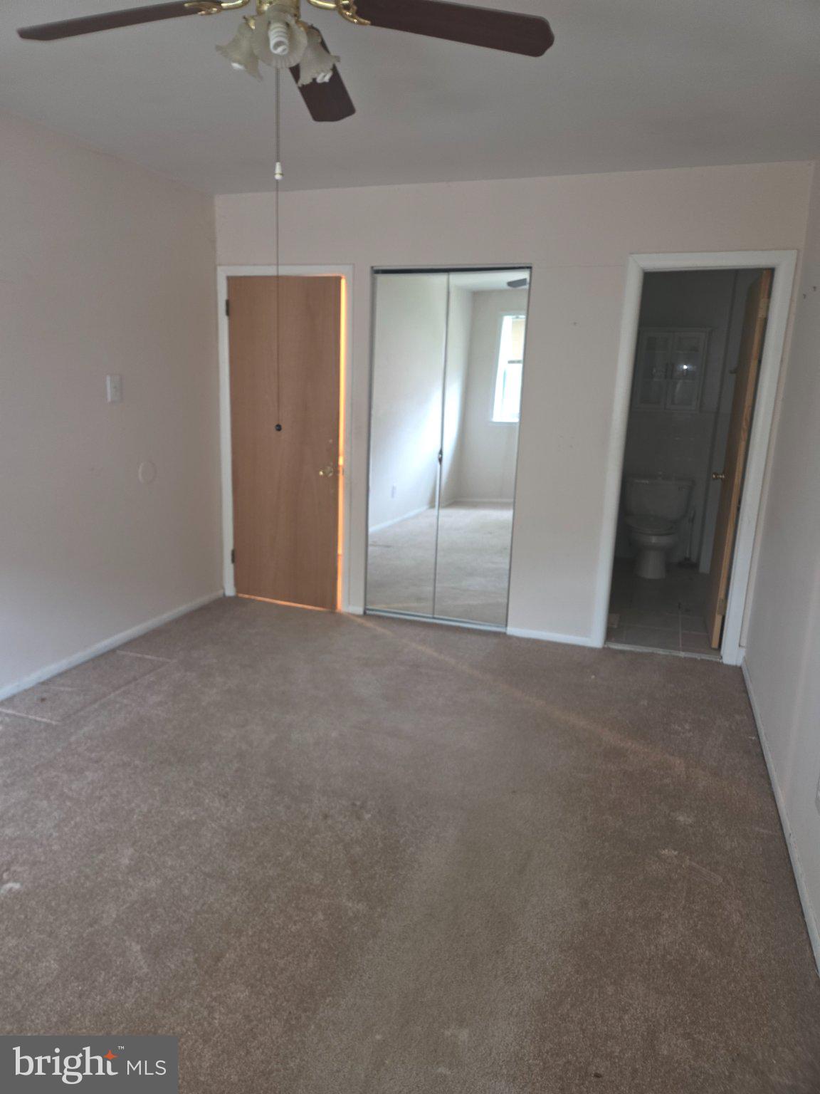 12135 Academy Road, Unit 52 Philadelphia, PA 19154 - Photo 7 of 10 Spacious room with mirrored closet.