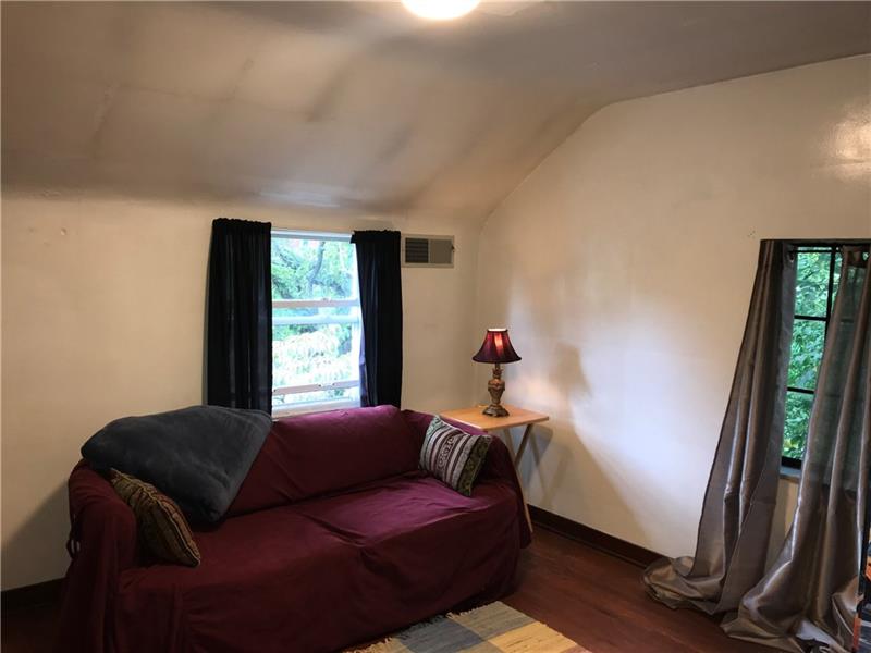 1518 Collins Road Pittsburgh, PA 15221 - Photo 20 of 25 2nd Bedroom
