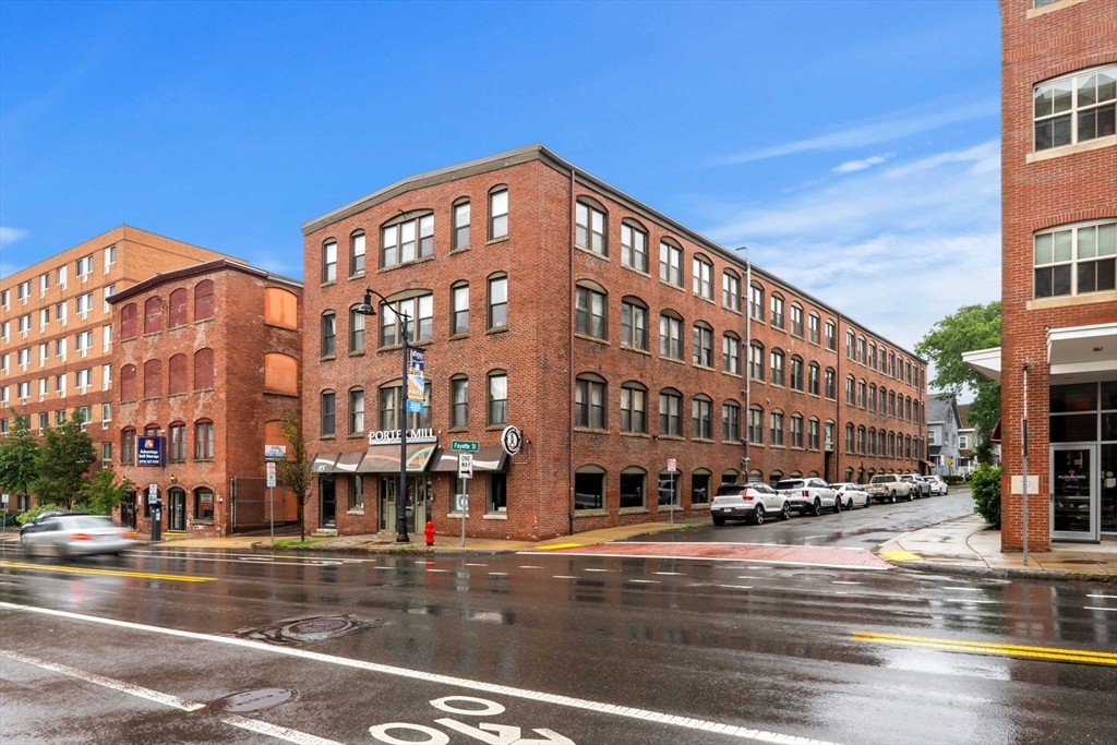 27 Fayette Street, Unit 302 Beverly, MA 01915 - Photo 3 of 24