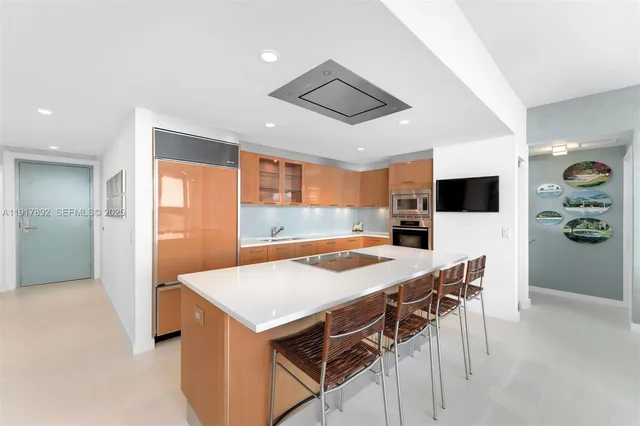 $2,590,000 | 6899 Collins Avenue, Unit 601, Miami Beach, FL 33141