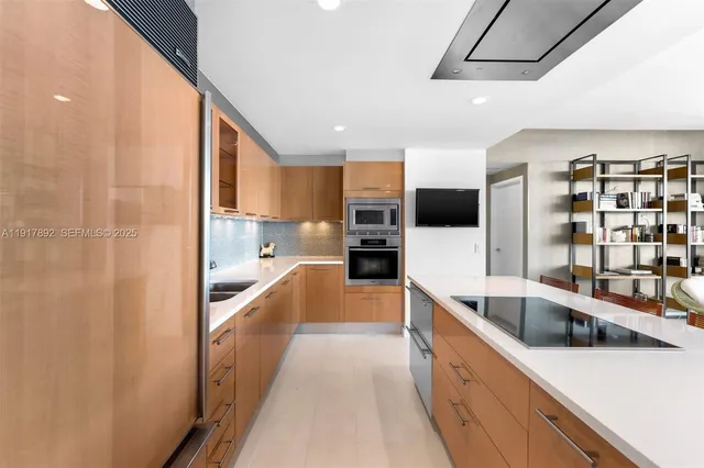 $2,590,000 | 6899 Collins Avenue, Unit 601, Miami Beach, FL 33141