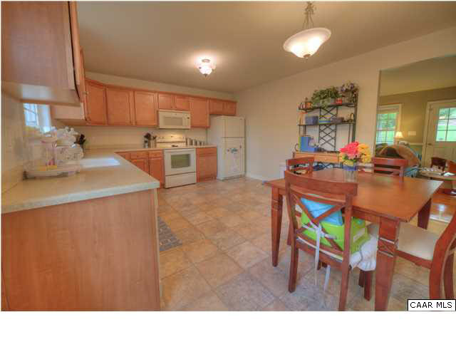 160 Greene Acres Road South Stanardsville, VA 22973 - Photo 7 of 34 Eat-in Kitchen