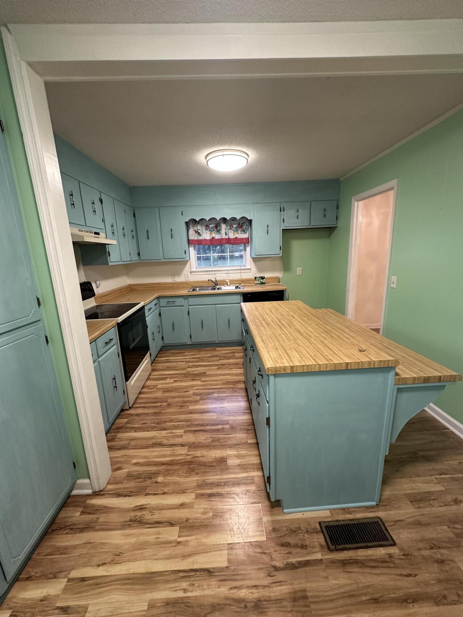 114 Hancock Road Jasper, TN 37347 - Photo 7 of 20 IMG_2055