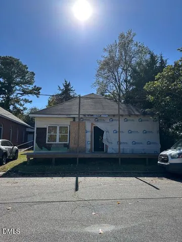 a view of a car park in front of house