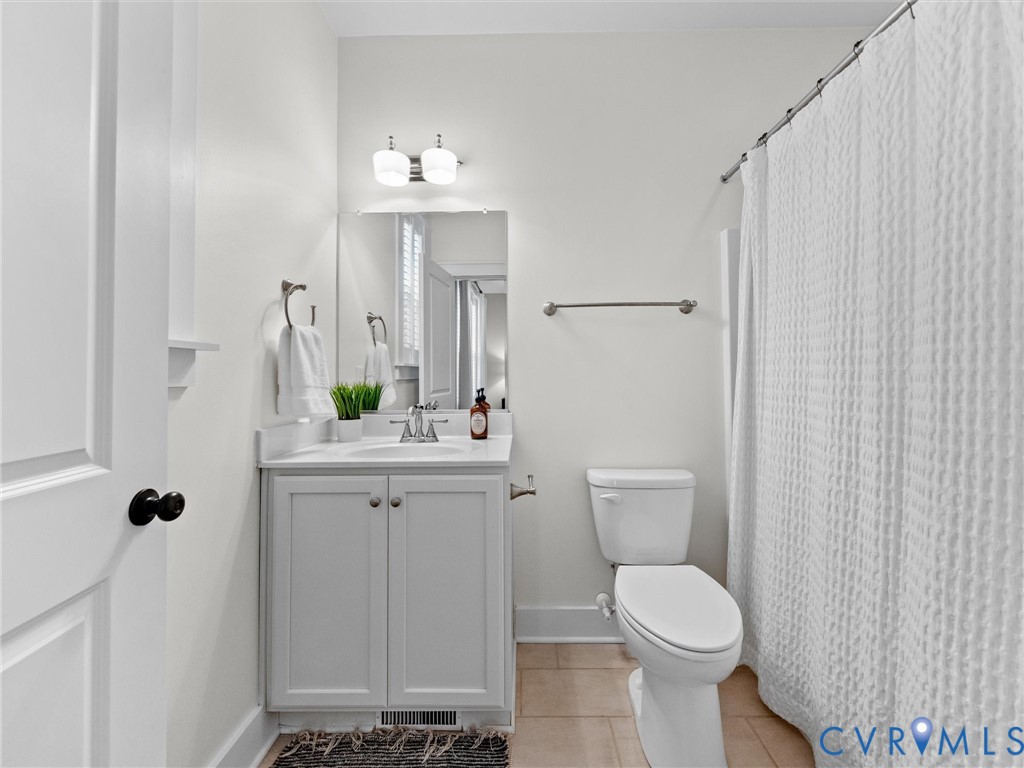 16507 Lambourne Road Midlothian, VA 23112 - Photo 31 of 75 1st floor en suite full bath