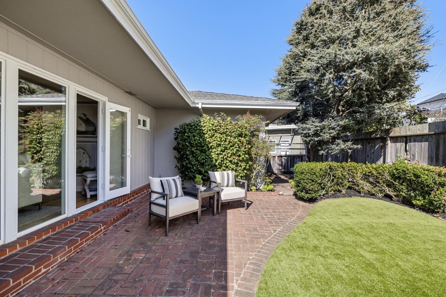 86 Cliffside Drive Daly City, CA 94015 - Photo 26 of 50 a balcony with furniture and potted plants