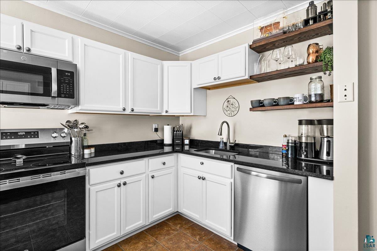 240 West Redwing Street Duluth, MN 55803 - Photo 7 of 35