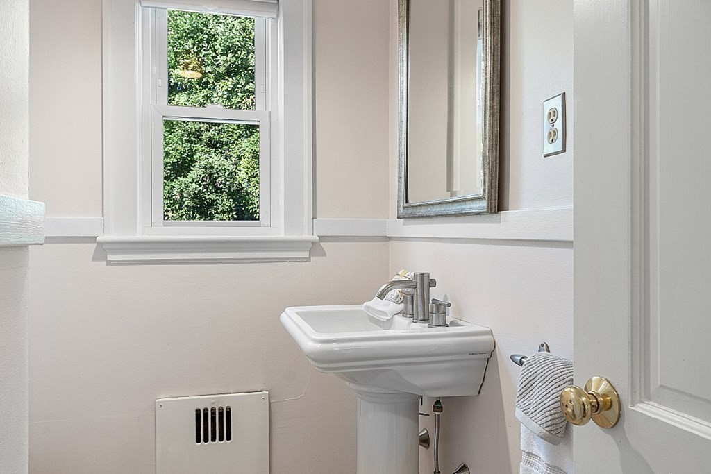 15 Gilmore Road Belmont, MA 02478 - Photo 10 of 26 Gallery Image 10