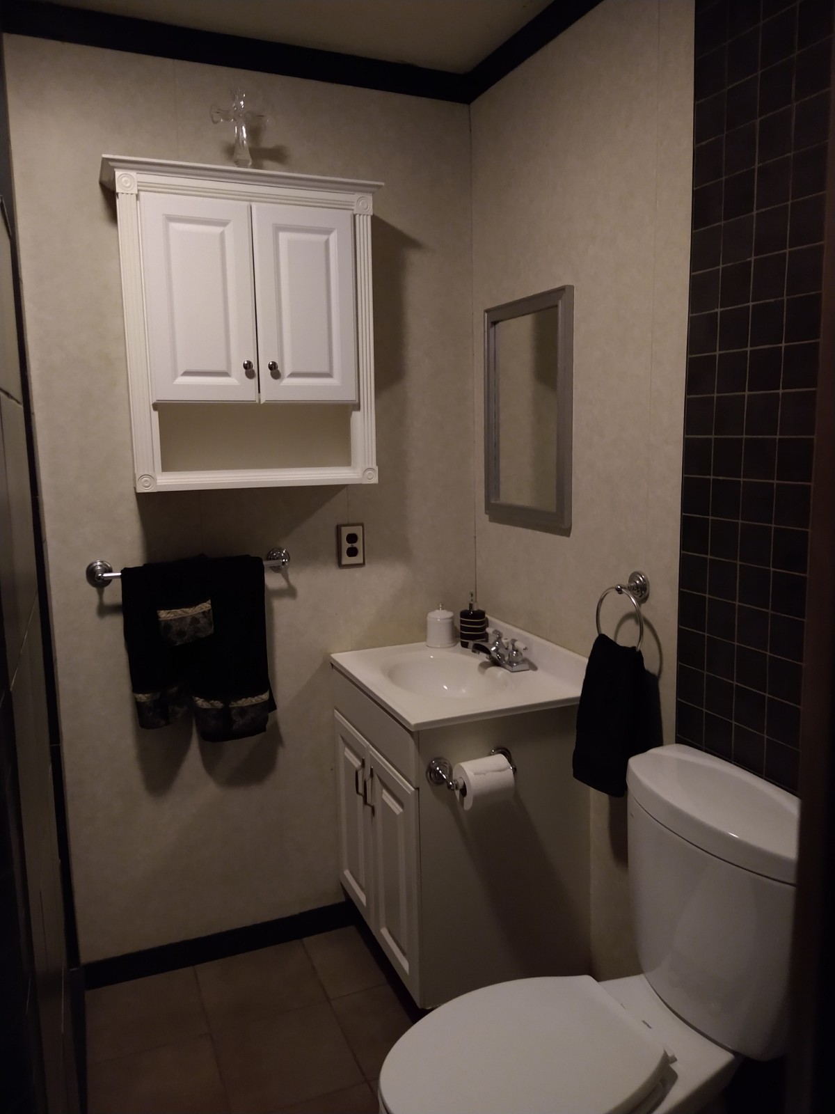 44 Moreland Road Manchester, TN 37355 - Photo 14 of 18 a bathroom with a toilet a sink and mirror