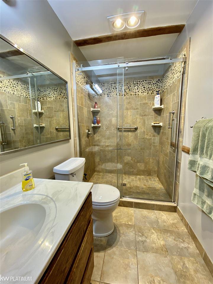 8717 Meskill Road Columbus, MI 48063 - Photo 22 of 54 1st flr bath
