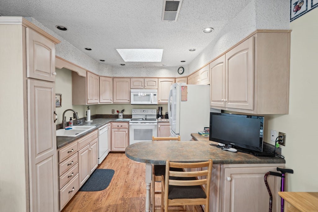 106 East Hillshire Road Decatur, IL 62521 - Photo 11 of 40 Gallery Image 11