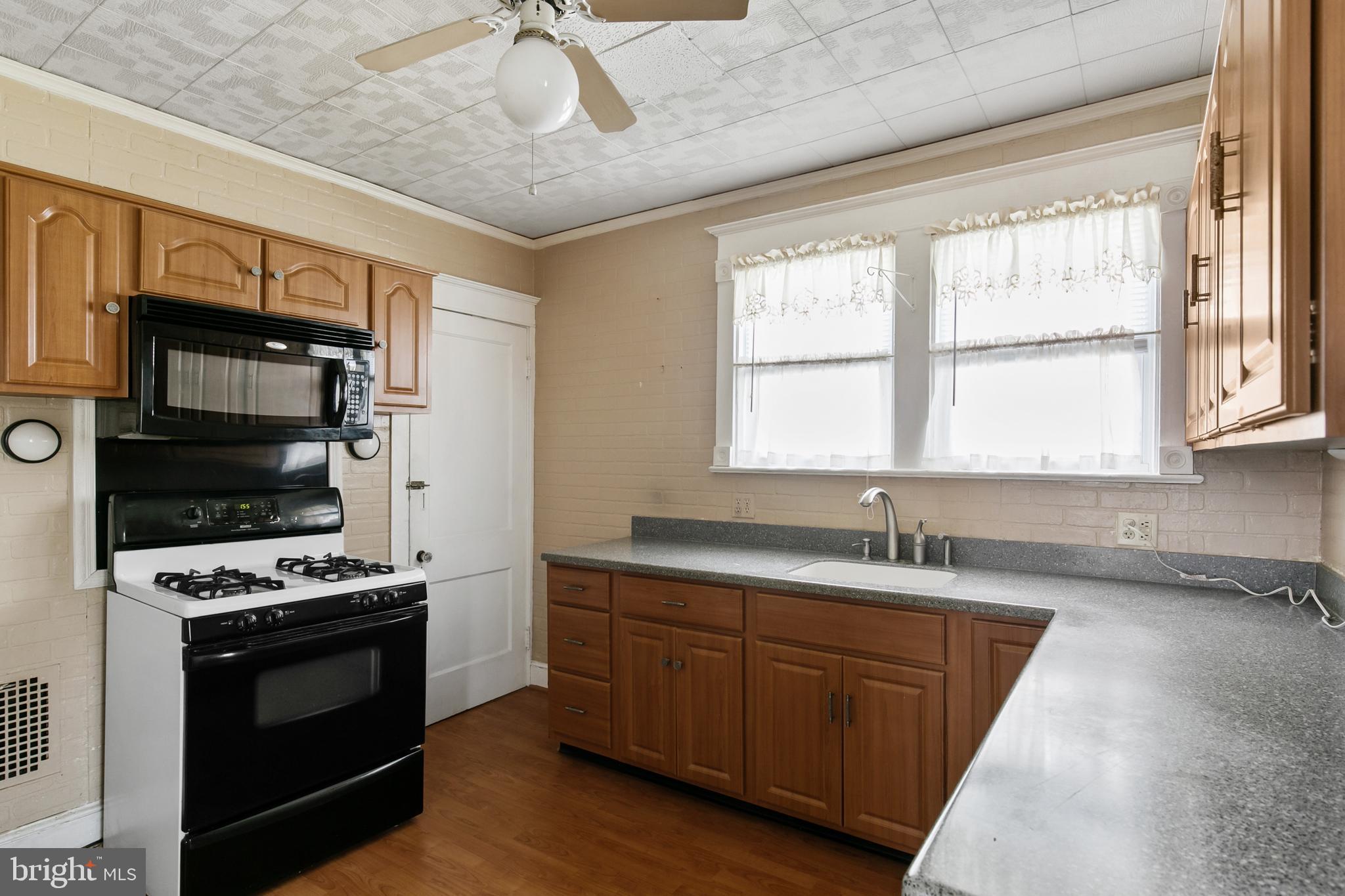 303 2nd Street Riverton, NJ 08077 - Photo 16 of 32 Kitchen