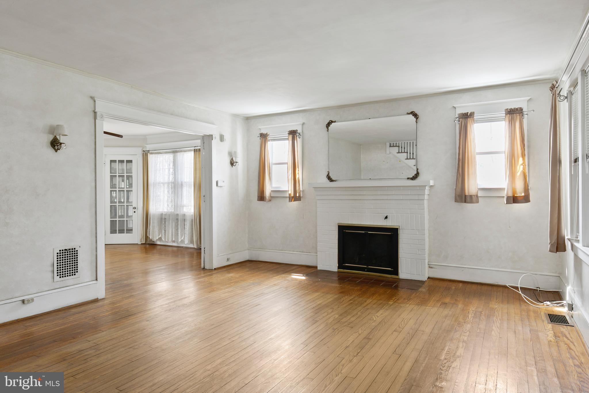 303 2nd Street Riverton, NJ 08077 - Photo 8 of 32 Living Room