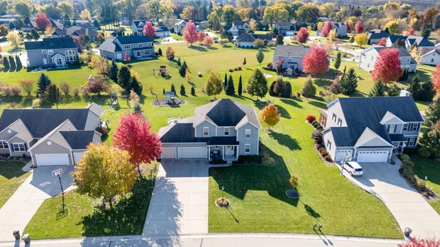 $830,000 | N42W22833 Beacon Court, Pewaukee, WI 53072