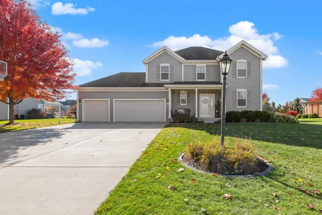 $830,000 | N42W22833 Beacon Court, Pewaukee, WI 53072