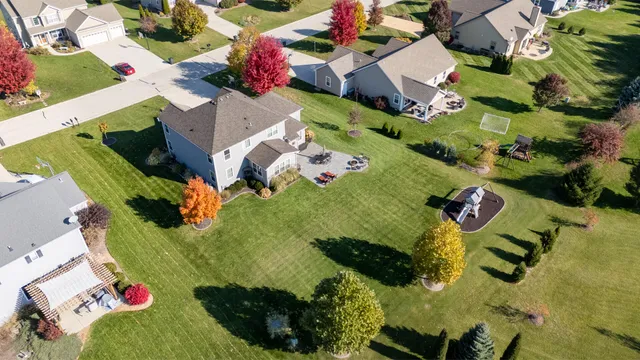 $830,000 | N42W22833 Beacon Court, Pewaukee, WI 53072