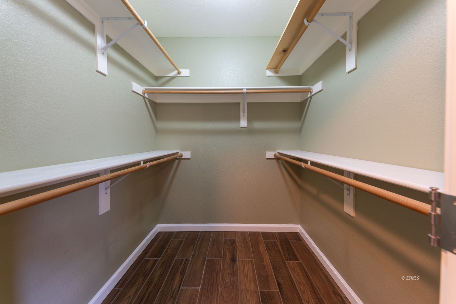 1009 Sims Street Ridgecrest, CA 93555 - Photo 20 of 40 a view of wooden staircase