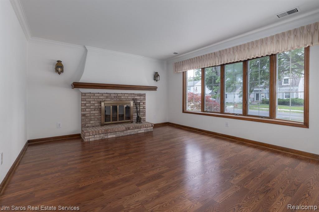1769 Hampton Road Grosse Pointe Woods, MI 48236 - Photo 8 of 27