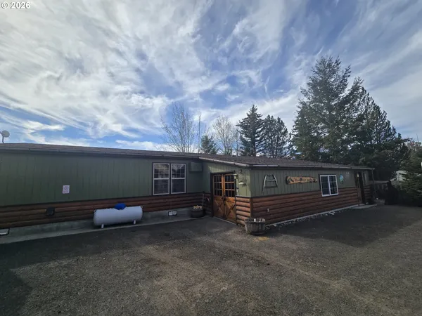 a view of backyard of house