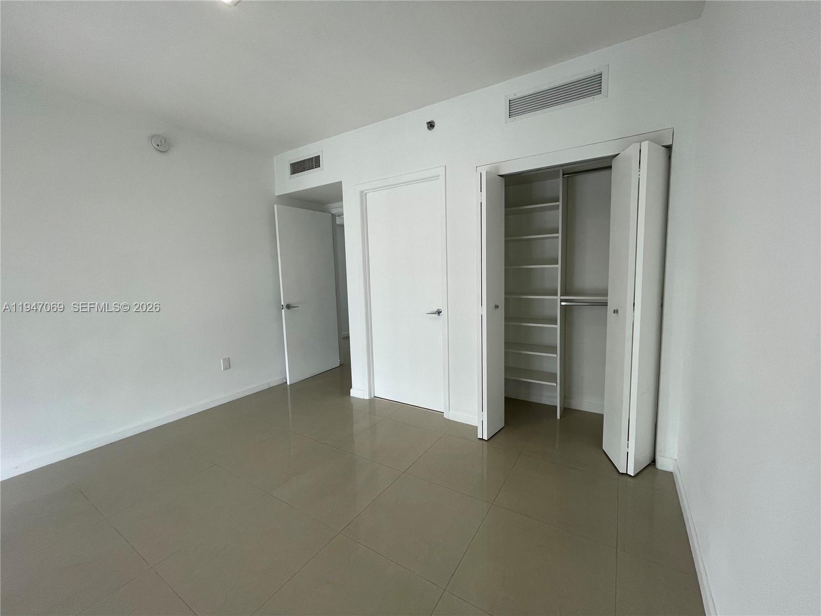 495 Brickell Avenue, Unit 3810 Miami, FL 33131 - Photo 13 of 21