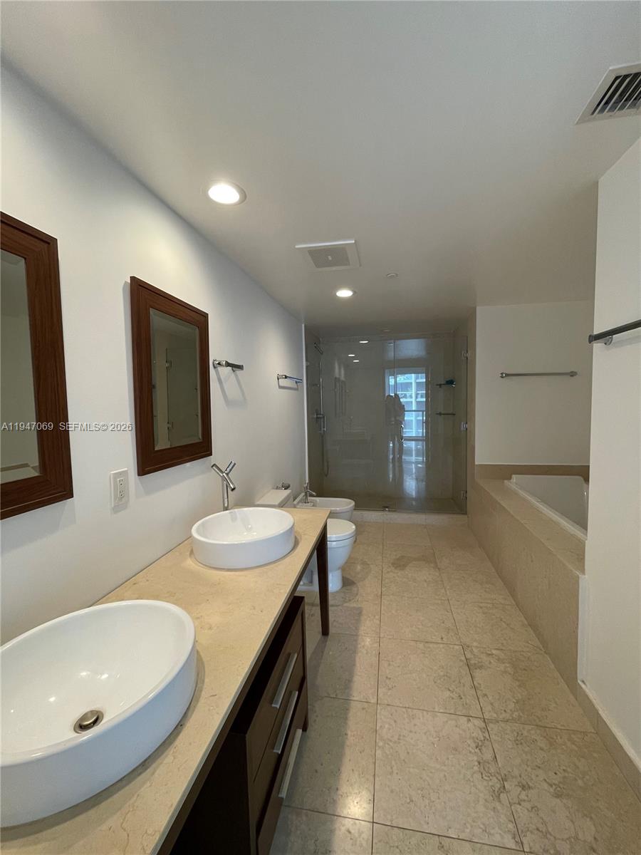 495 Brickell Avenue, Unit 3810 Miami, FL 33131 - Photo 10 of 21