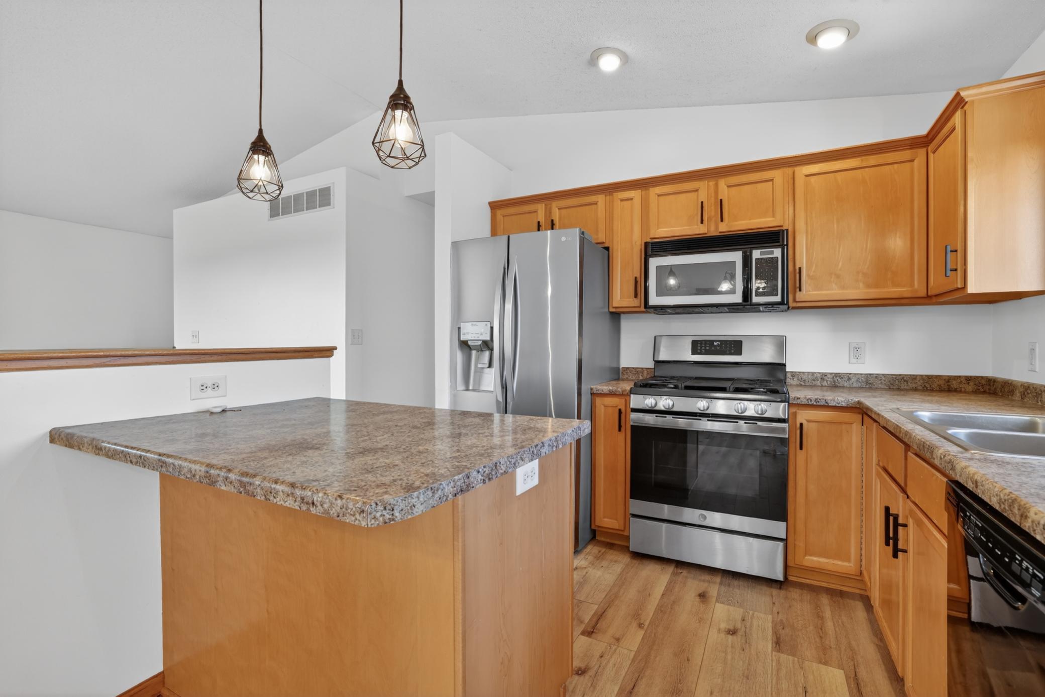 5852 Excalibur Court Northwest Rochester, MN 55901 - Photo 7 of 44