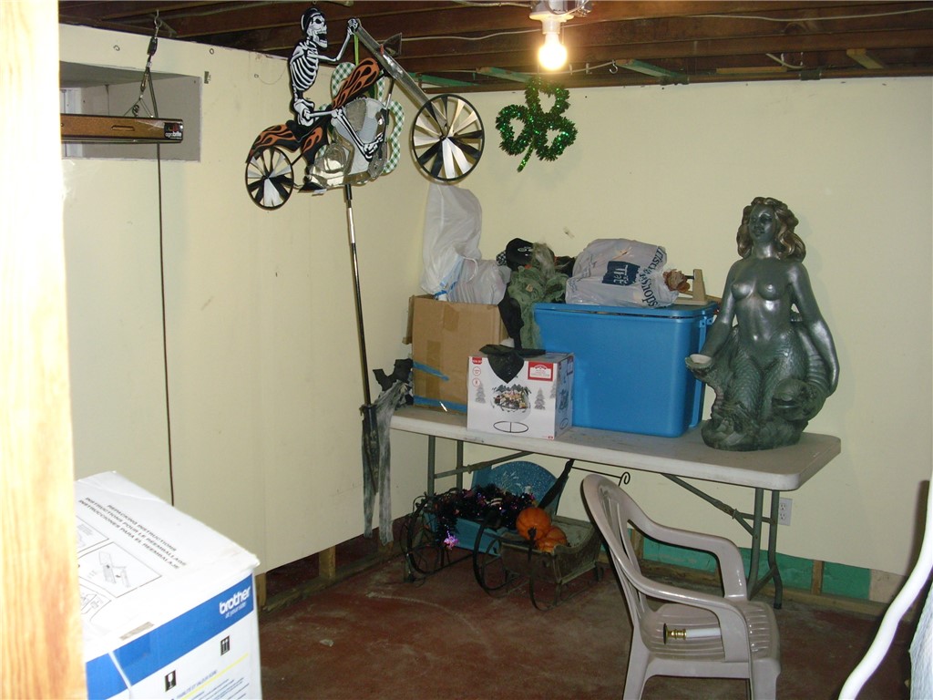 20 Custer Street Warwick, RI 02889 - Photo 14 of 18