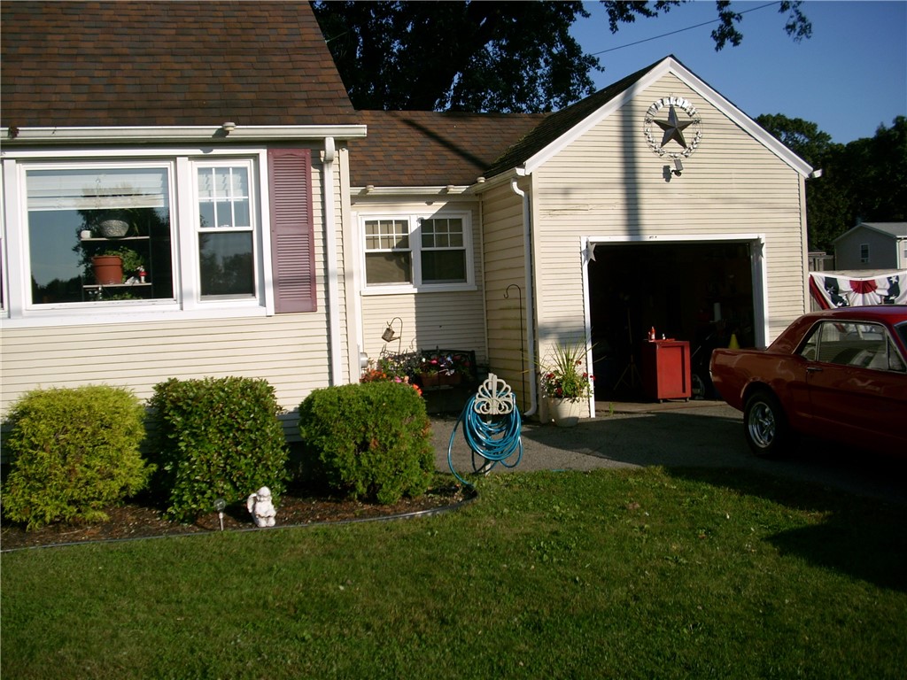 20 Custer Street Warwick, RI 02889 - Photo 2 of 18