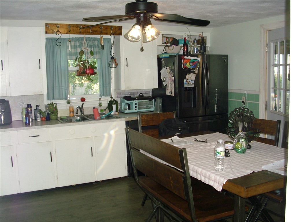 20 Custer Street Warwick, RI 02889 - Photo 3 of 18