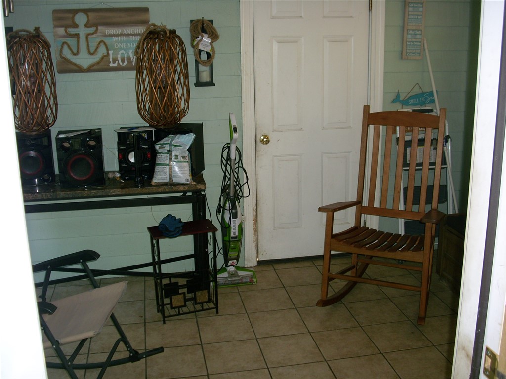 20 Custer Street Warwick, RI 02889 - Photo 4 of 18