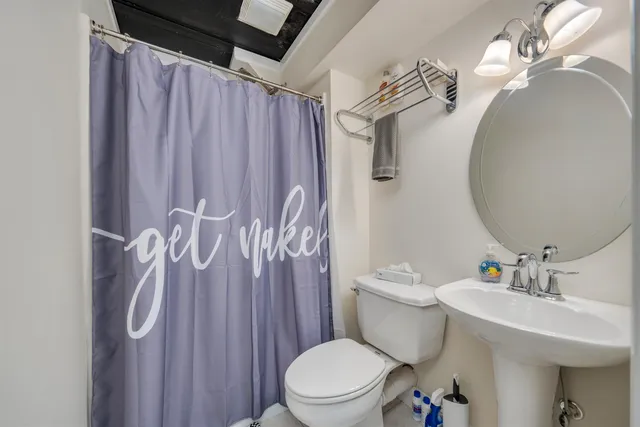 a view of a house with backyard and porch