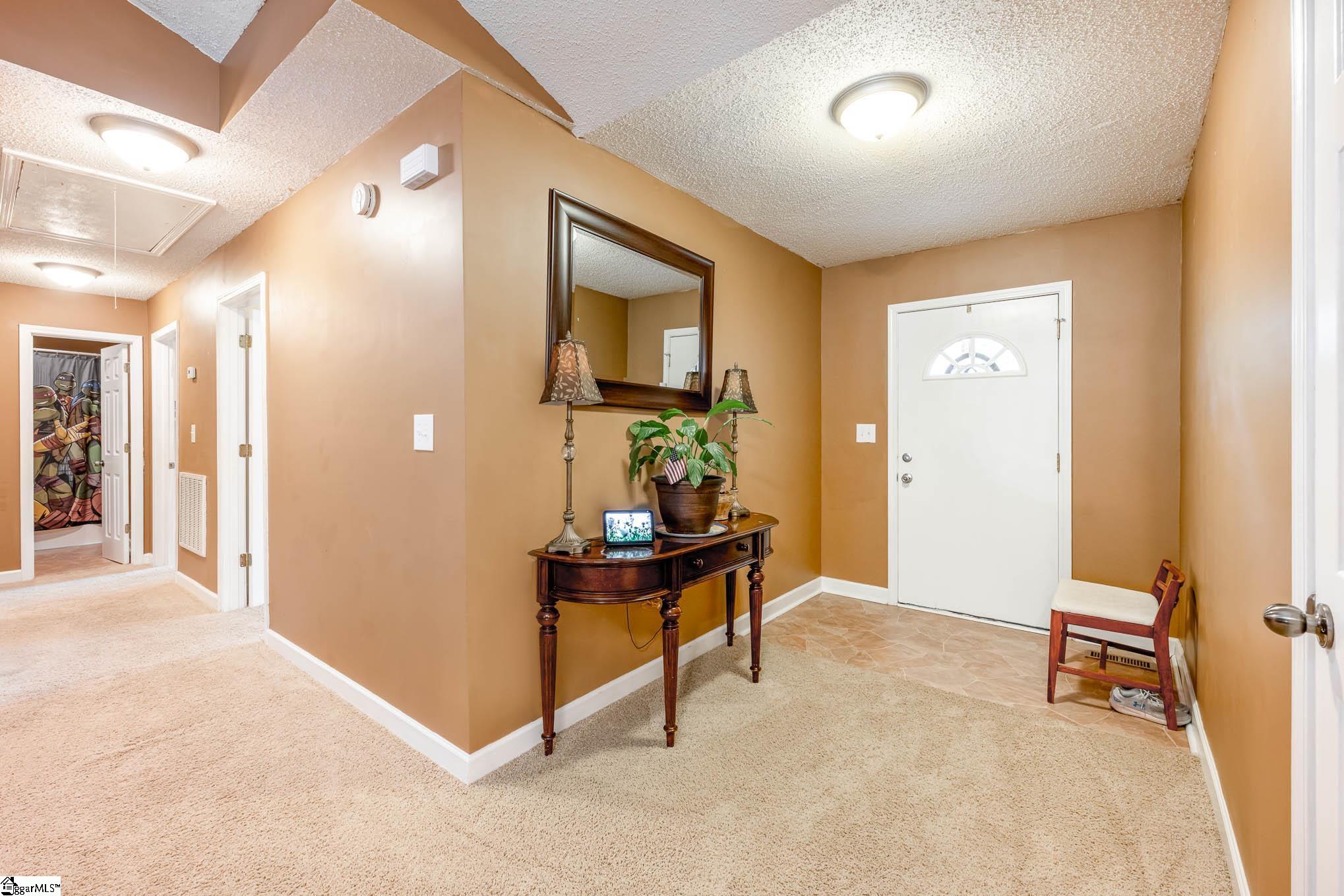 864 Gilliam Road Greer, SC 29651 - Photo 4 of 26