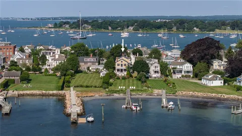 $5,800,000 | 11 Main Street, Stonington, CT 06378
