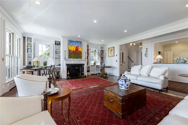 $5,800,000 | 11 Main Street, Stonington, CT 06378