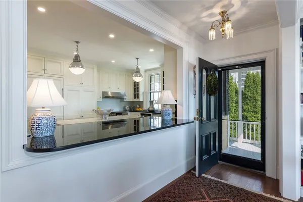 $5,800,000 | 11 Main Street, Stonington, CT 06378