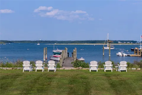 $5,800,000 | 11 Main Street, Stonington, CT 06378