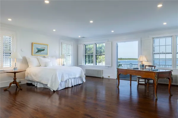 $5,800,000 | 11 Main Street, Stonington, CT 06378