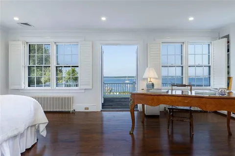 $5,800,000 | 11 Main Street, Stonington, CT 06378