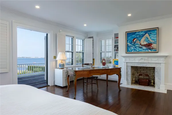 $5,800,000 | 11 Main Street, Stonington, CT 06378