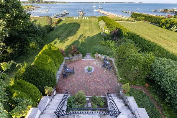 $5,800,000 | 11 Main Street, Stonington, CT 06378