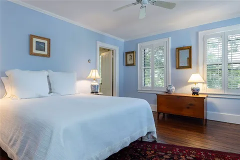 $5,800,000 | 11 Main Street, Stonington, CT 06378