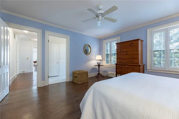$5,800,000 | 11 Main Street, Stonington, CT 06378