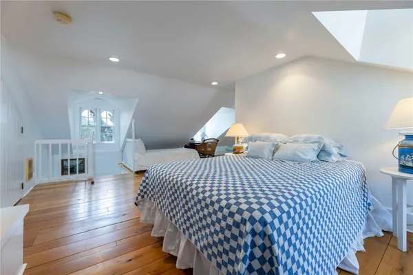 $5,800,000 | 11 Main Street, Stonington, CT 06378
