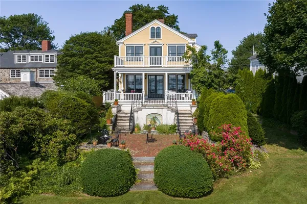 $5,800,000 | 11 Main Street, Stonington, CT 06378