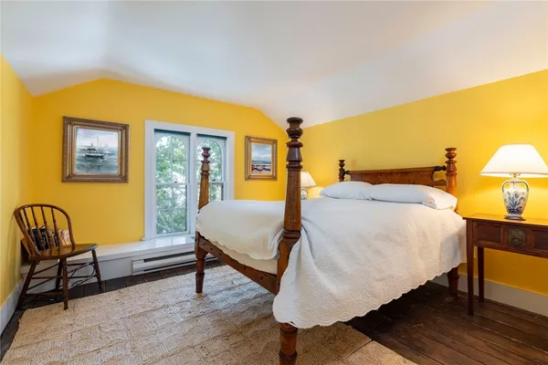 $5,800,000 | 11 Main Street, Stonington, CT 06378