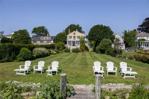 $5,800,000 | 11 Main Street, Stonington, CT 06378